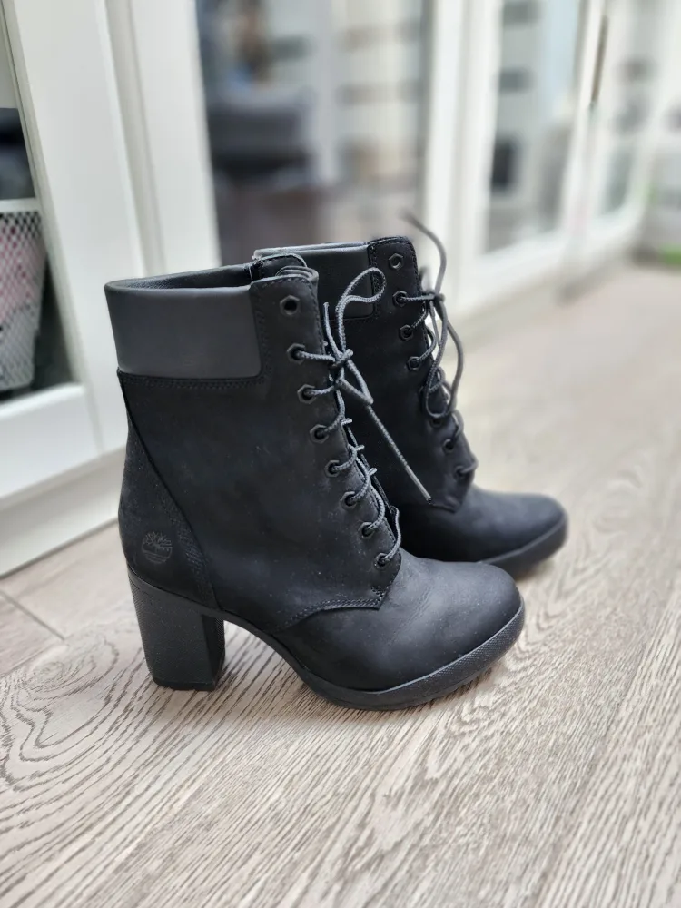 Timberland Women's Boots - Size 7.5 thumbnail