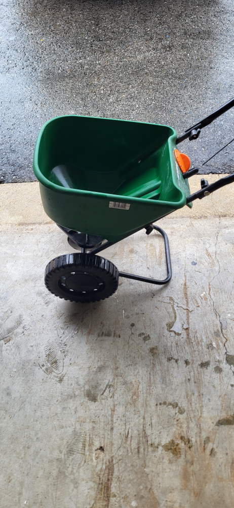 Scotts Basic Broadcast Spreader