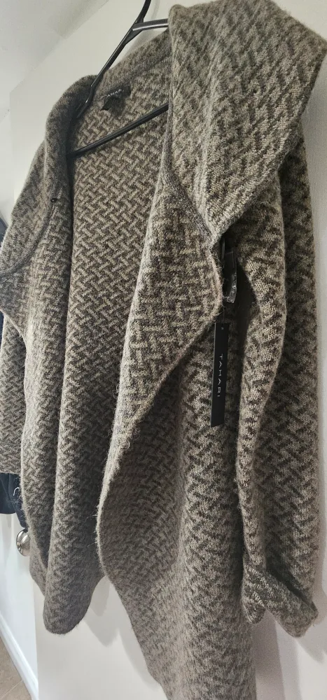 Tahari ASL Women's Grey and Beige Cardigan image indicator(2)