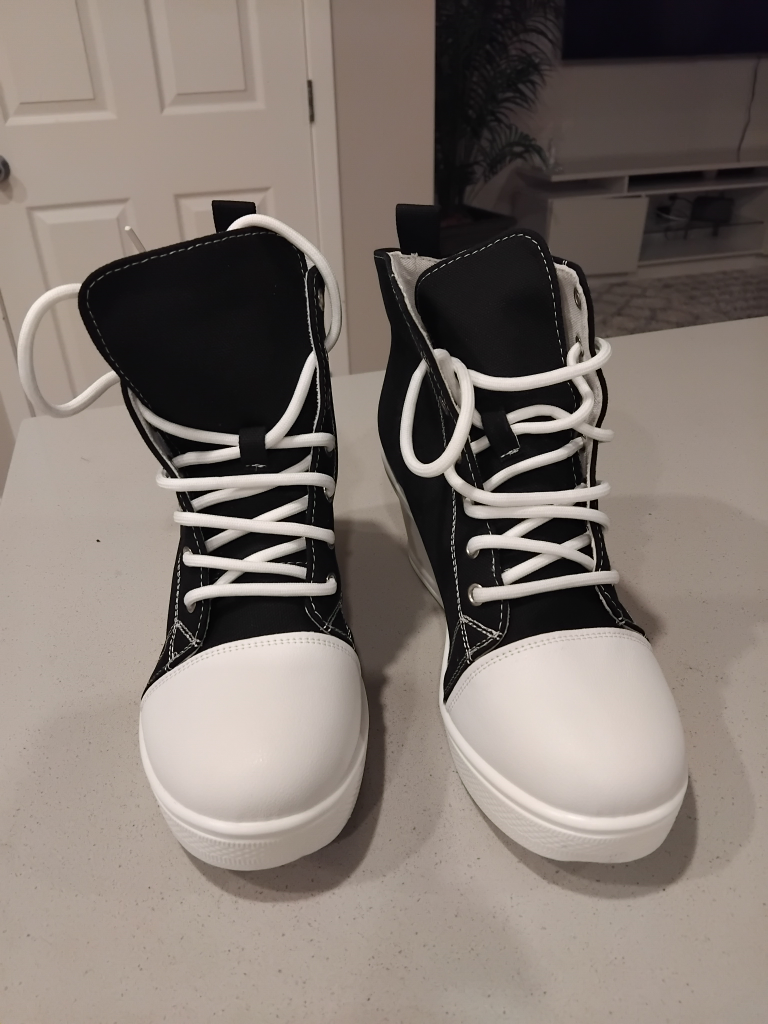 chic woman's canvas ankle boots size 7.5, 8 and 9