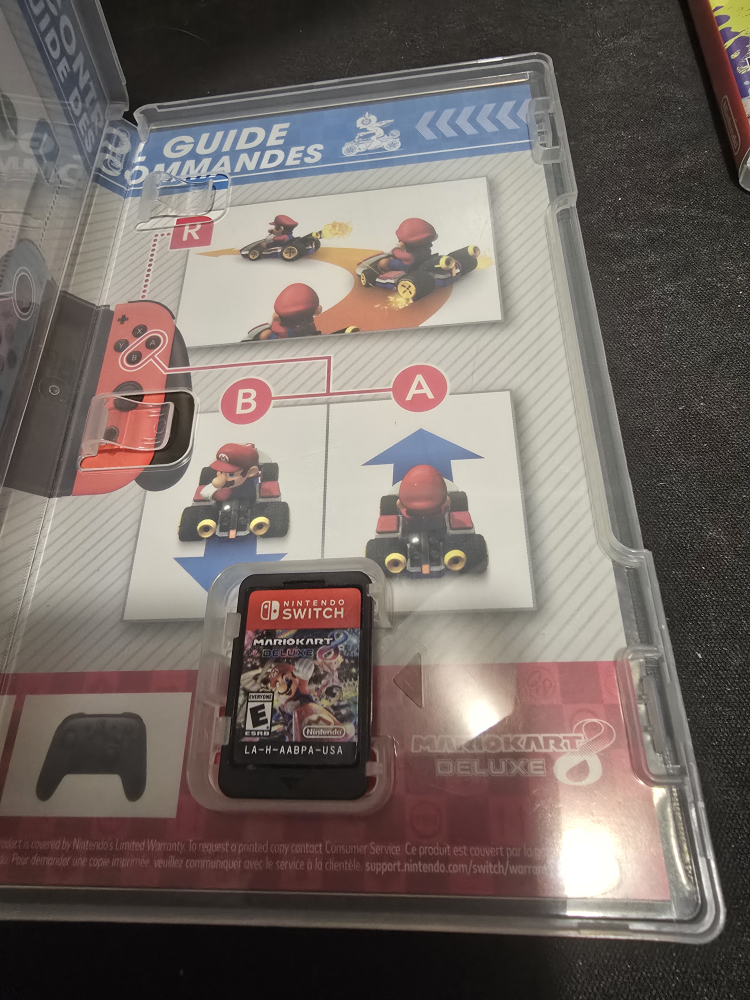 Mario Kart 8 Deluxe Nintendo Switch Game - photo 2