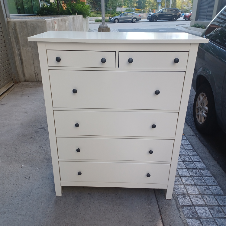hemnes IKEA dresser, delivery available