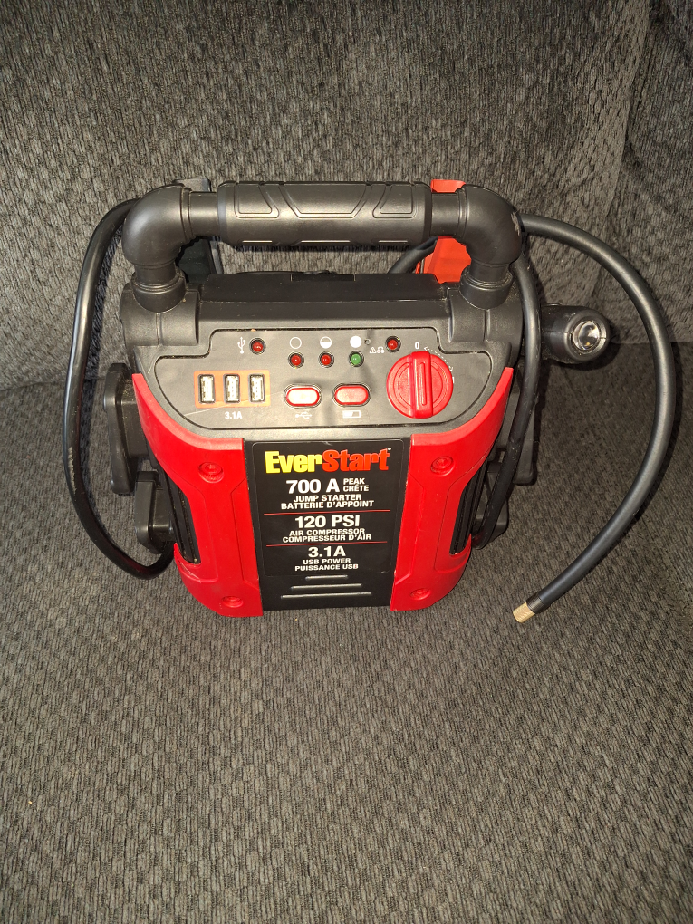 EverStart 700A Peak Jump Starter - photo 2