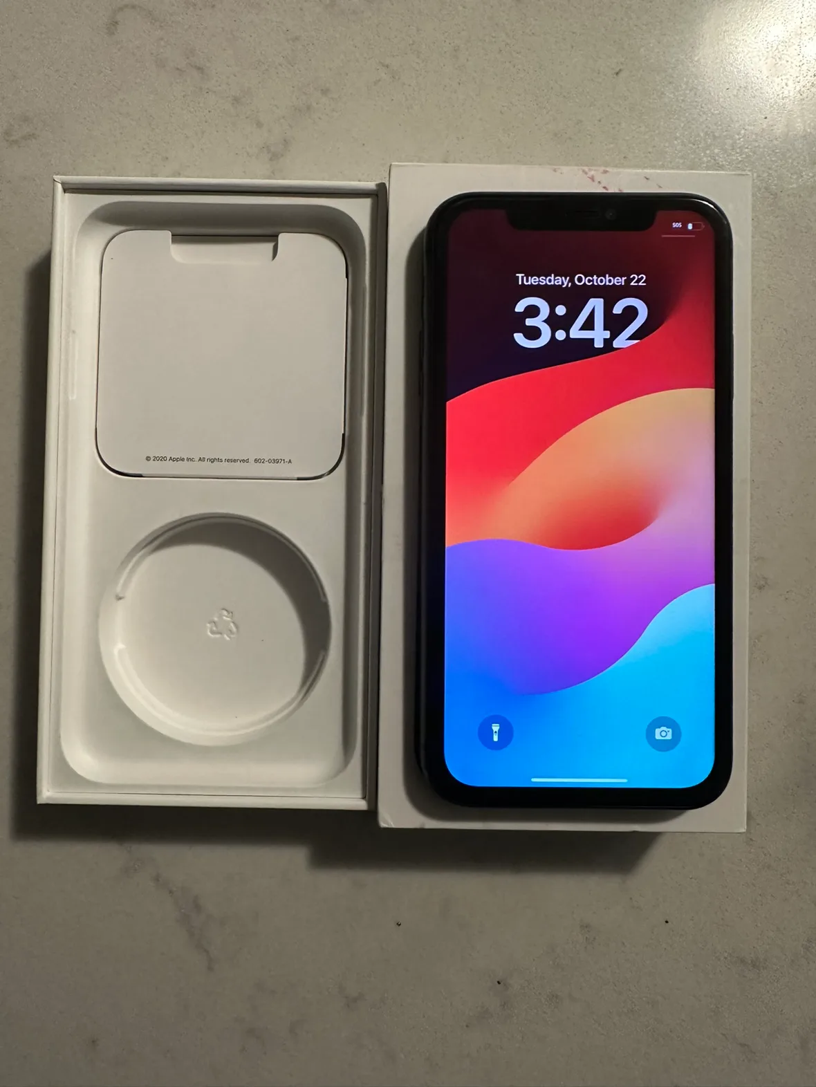 IPHONE 11 64GB UNLOCKED 9/10 CONDITION $220 FIRM thumbnail