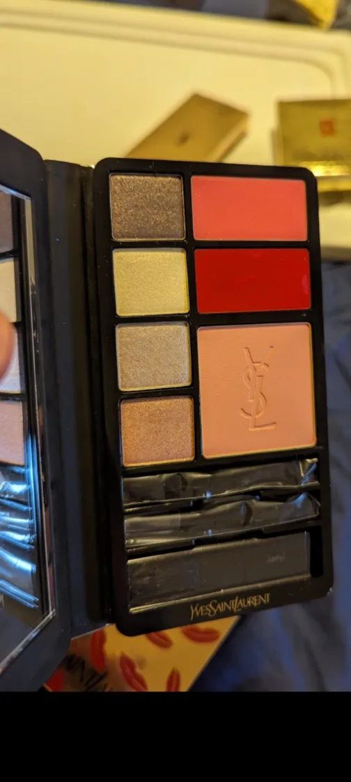 **YSL** KISS 'N' LOVE Makeup Palette image indicator(2)
