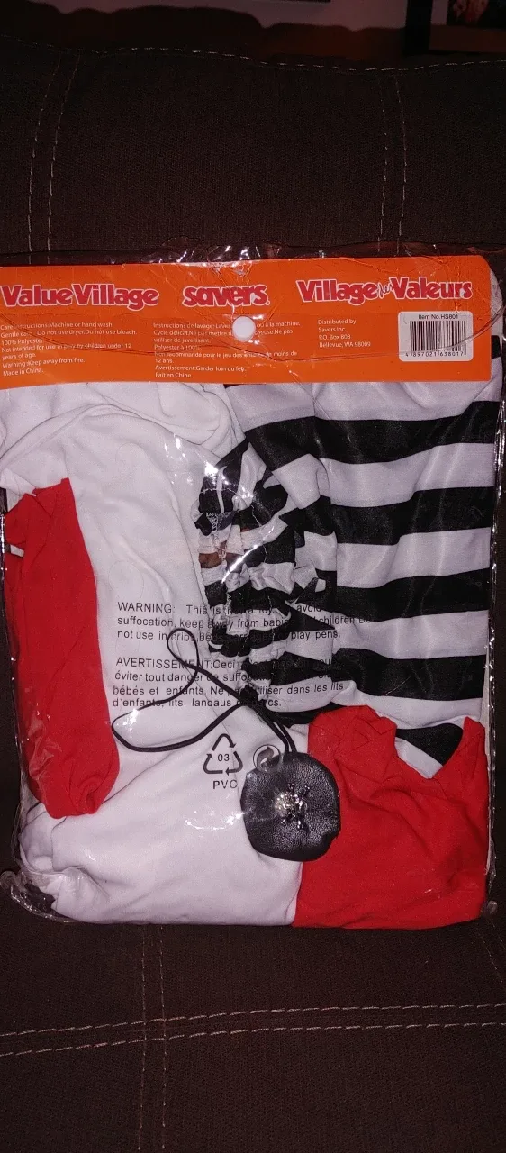 Adult Man's Pirate Costume image indicator(2)