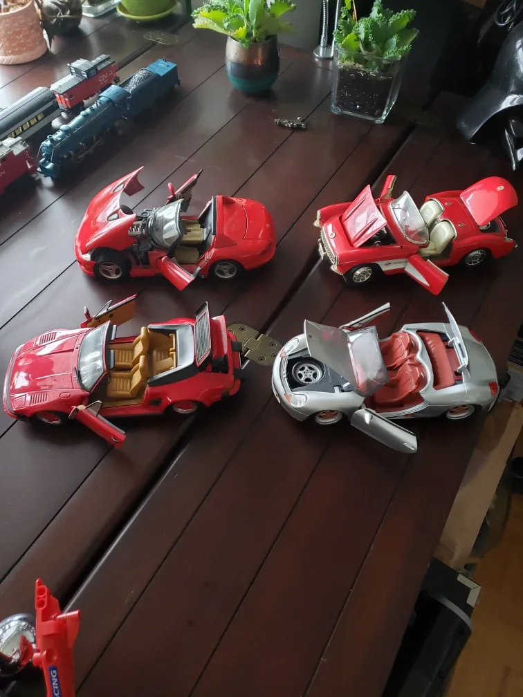 4x Die-cast Toy Cars image indicator(2)