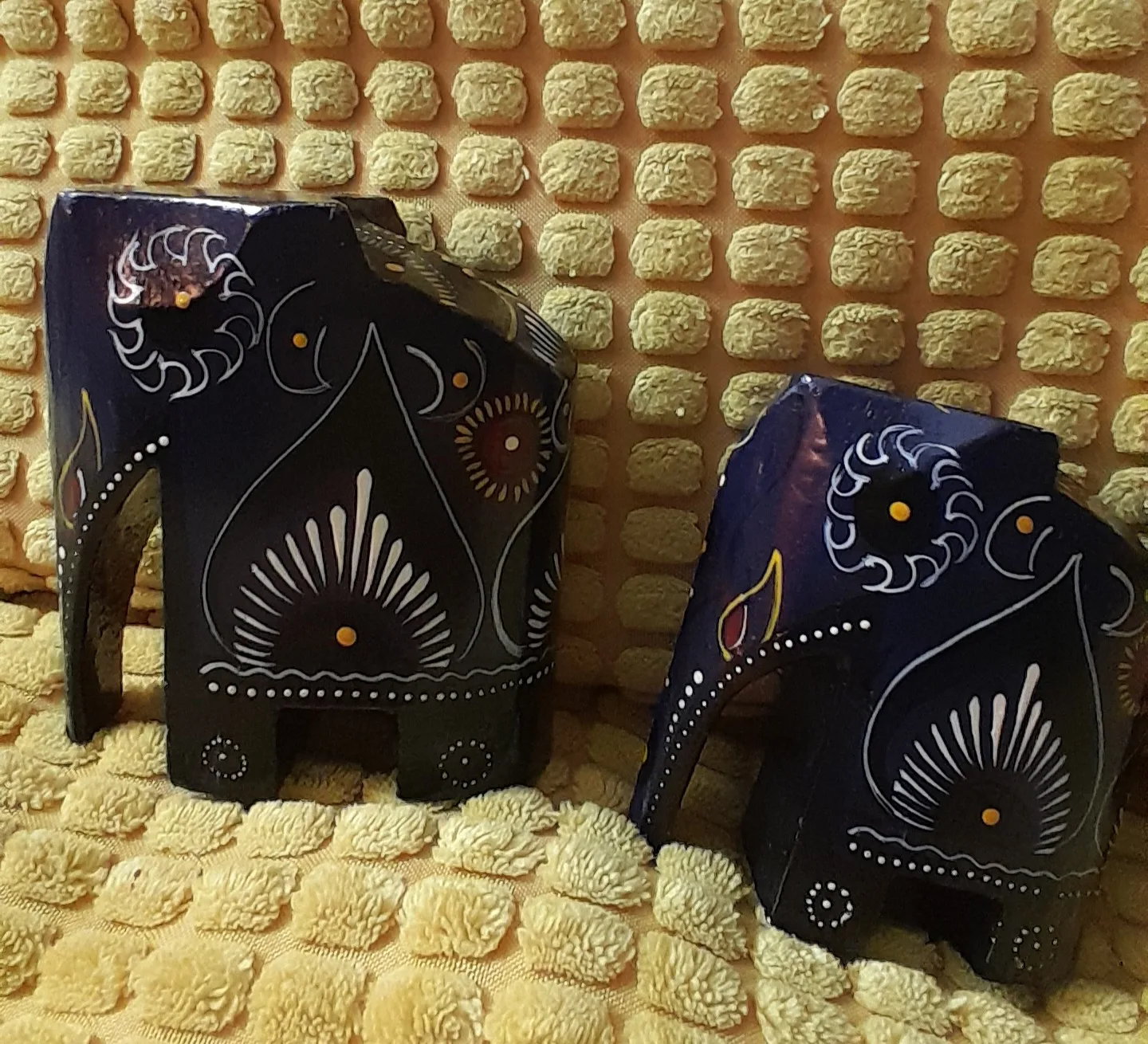 Set of 4 Wooden Elephants image indicator(4)