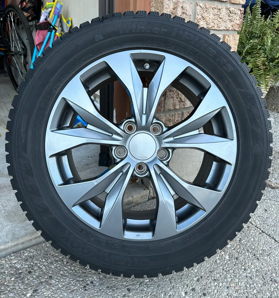 Set of 4 Winter Tires and Rims image indicator(2)