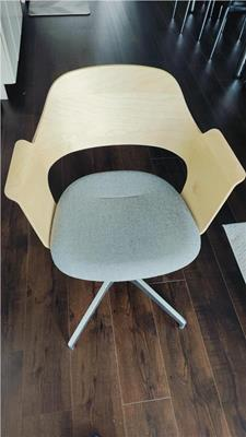 Swivelling Chair