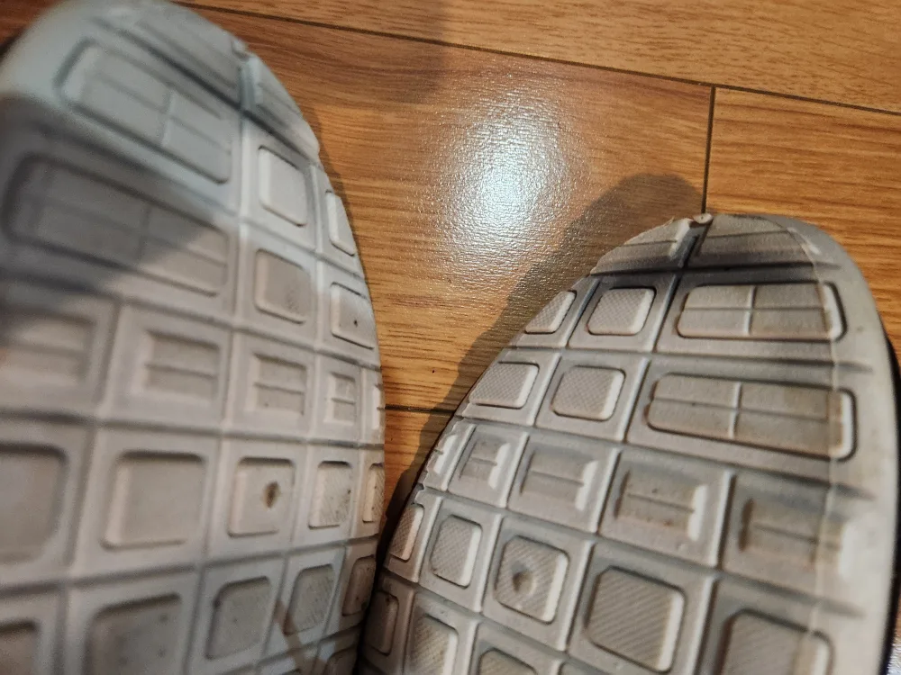 Women's size 11 walking shoes image indicator(3)