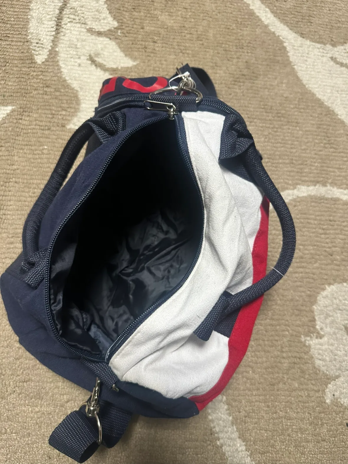 Tommy Hilfiger Weekend Bag image indicator(2)