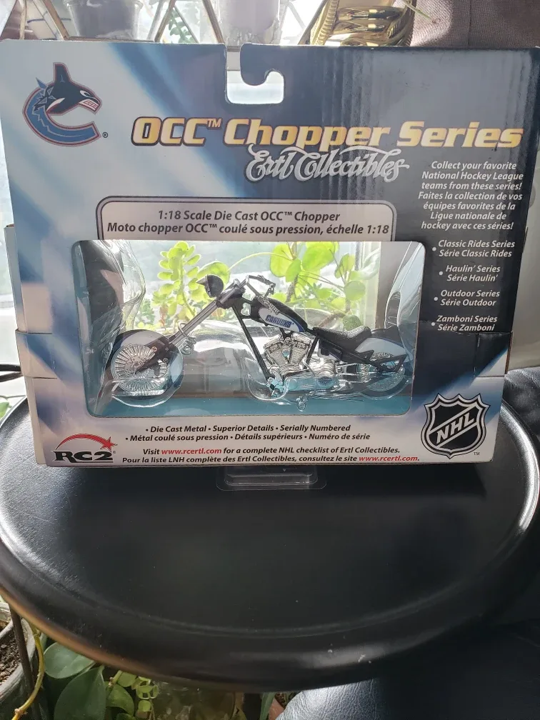 1:18 Scale Die Cast OCC Chopper - Vancouver Canucks image indicator(2)