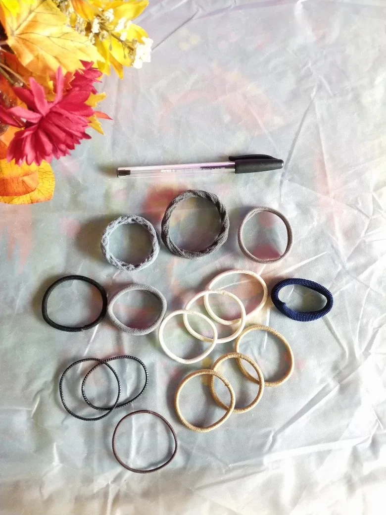 🎃🍁 # freecycle ~ Hair Elastics 1 thumbnail
