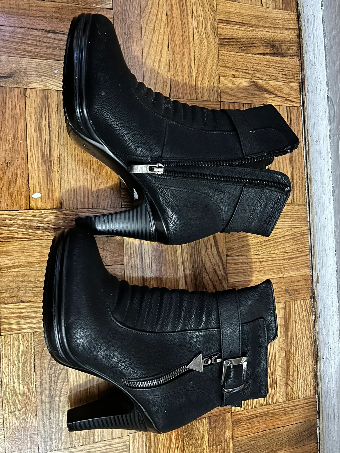 Black Guess Ankle Boots thumbnail