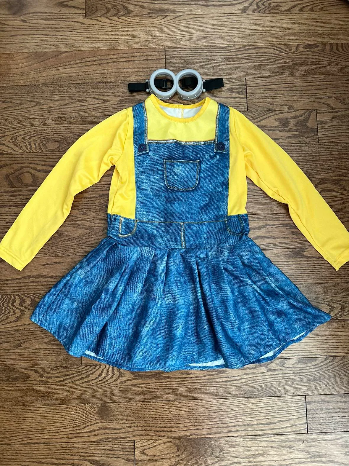 Minions costume size 6-8 thumbnail