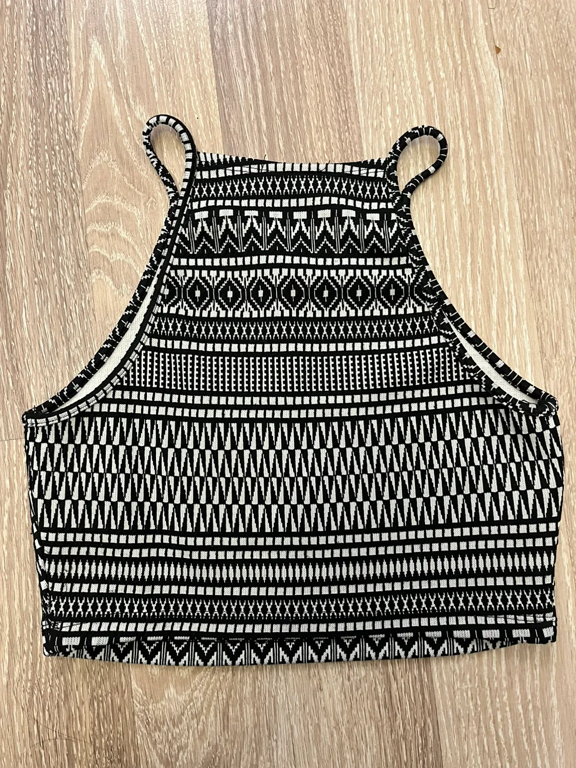 Dynamite Black and White Geometric Crop Top image indicator(2)