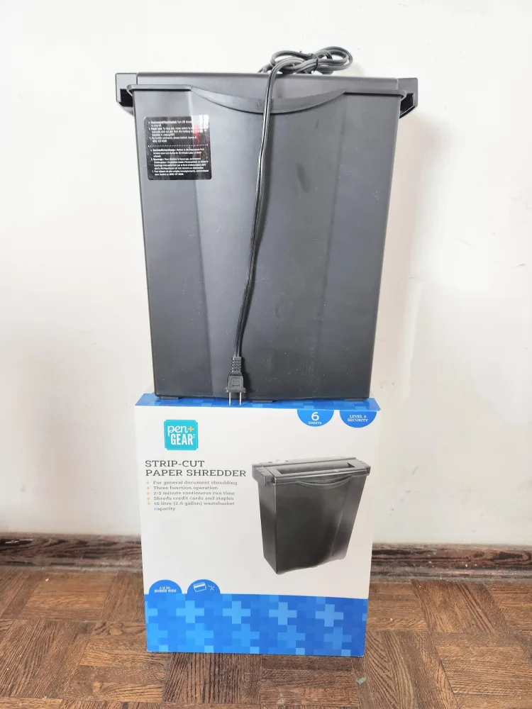 Strip-Cut Paper Shredder thumbnail