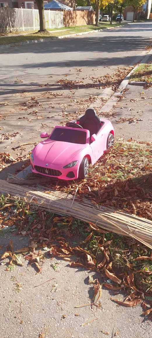 Pink Kids Ride-on Car thumbnail