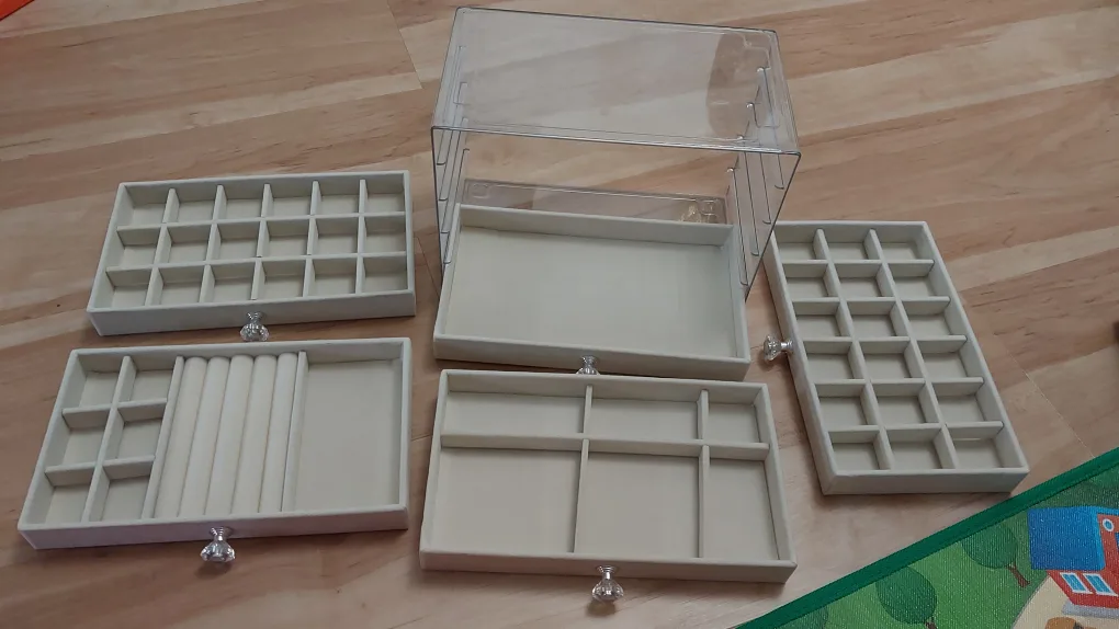 BNIB 5-Tier Jewelry Box with Velvet Lining and Crystal Handles image indicator(2)