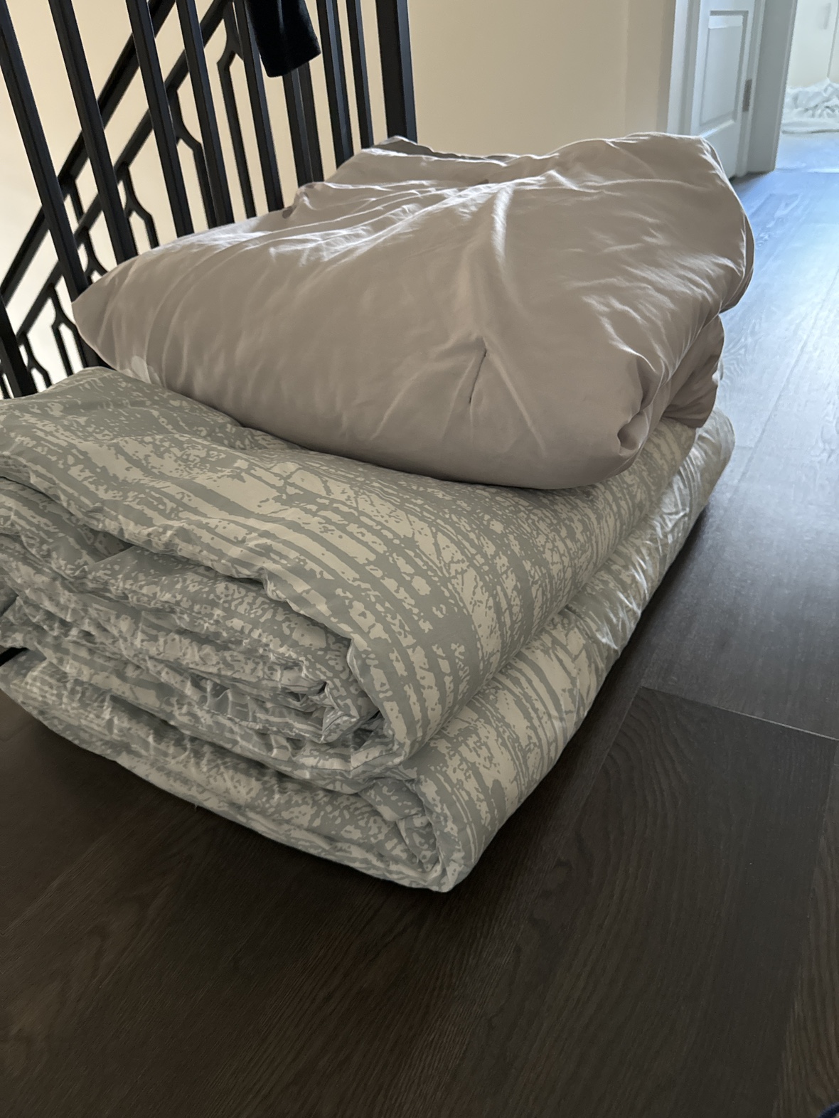 Queen  and 2 twin comforter