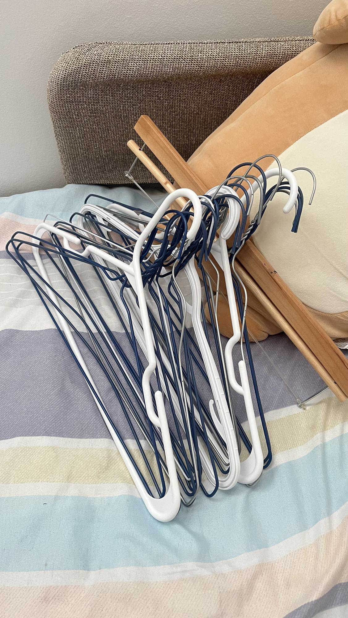 Metal Clothing Rack - photo 3
