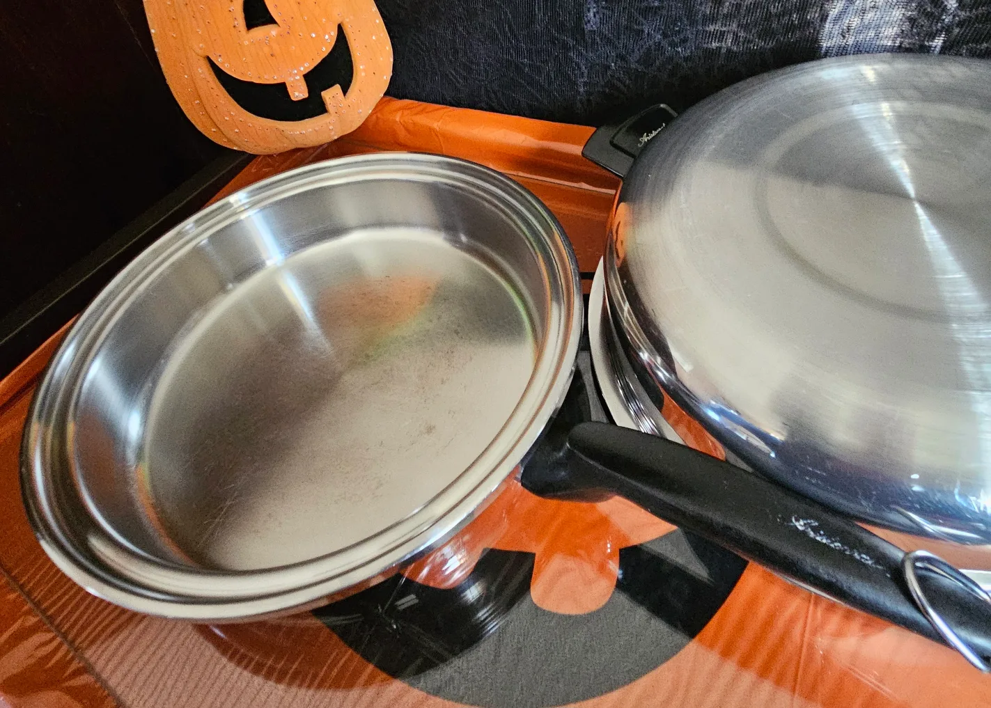 Vintage 11" Stainless Steel Skillet with Dome Lid image indicator(9)