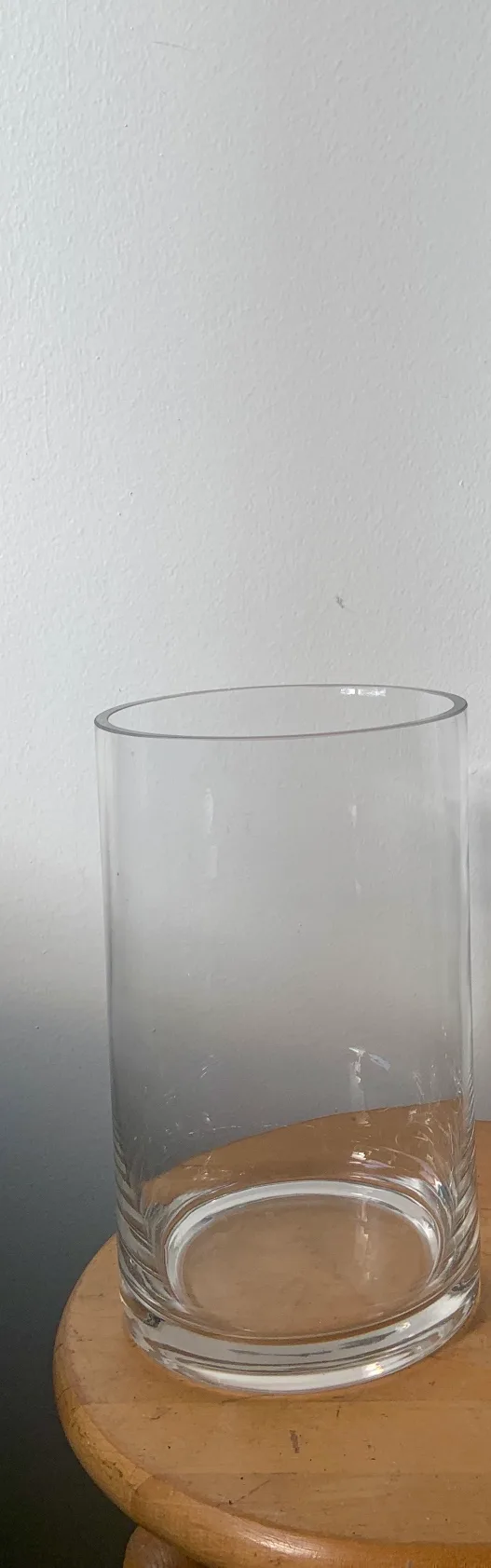 Large Clear Glass Cylinder Vase image indicator(4)