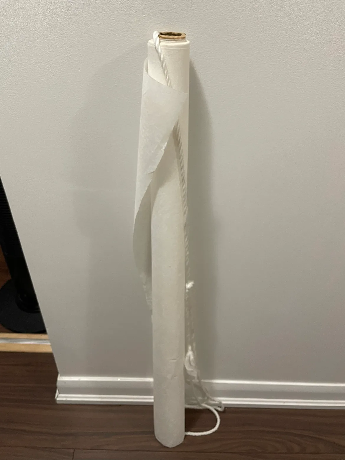 White Embossed Aisle Runner image indicator(4)