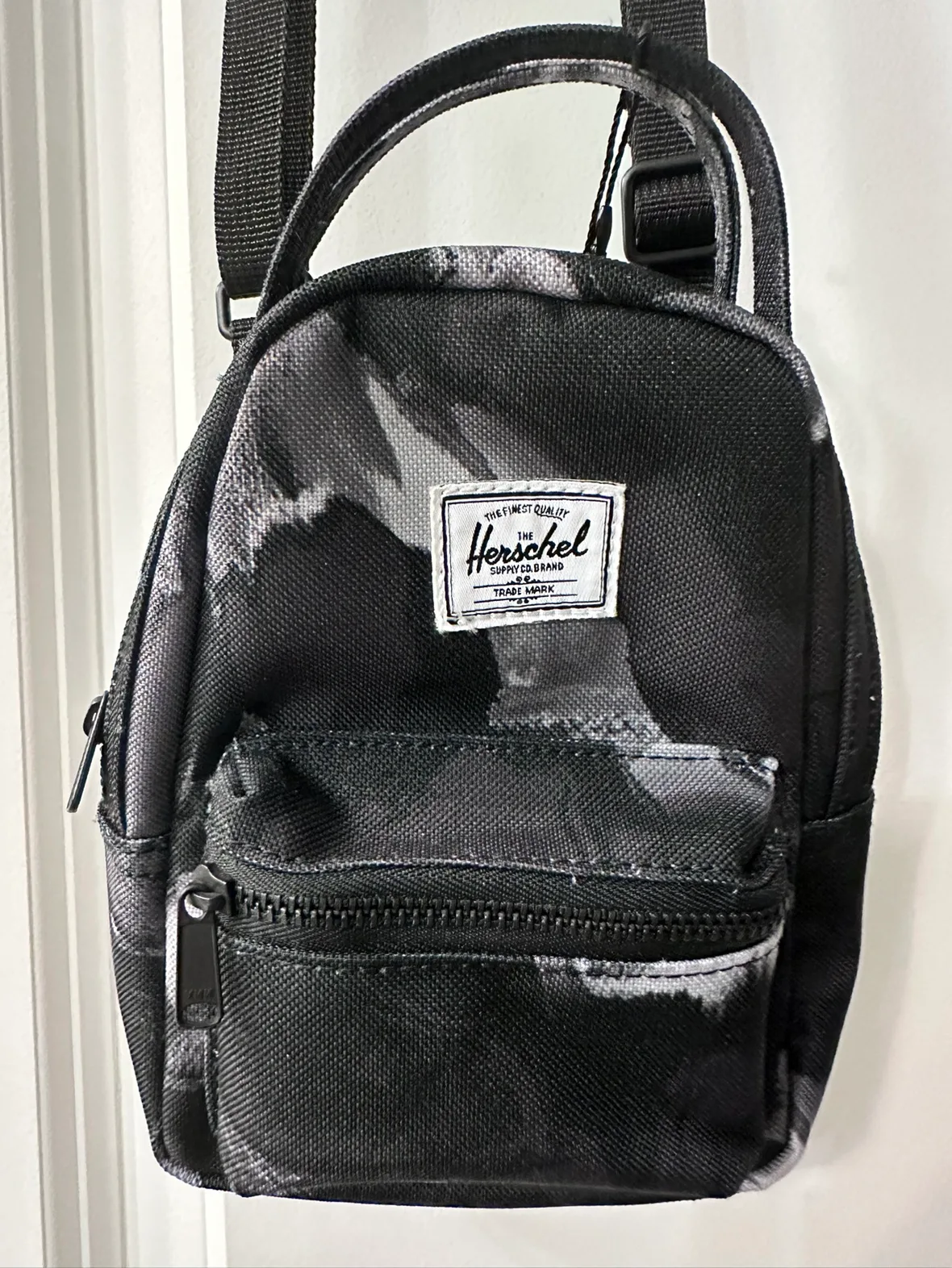 Brand new Herschel Supply Company Nova Crossbody dye wash black image indicator(4)
