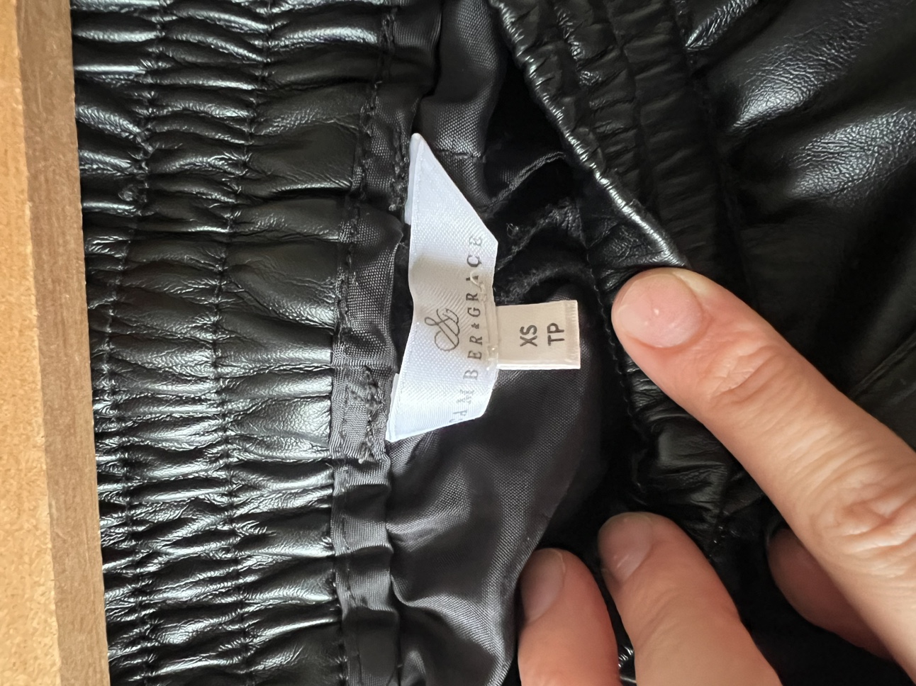 Black pleather joggers - photo 5