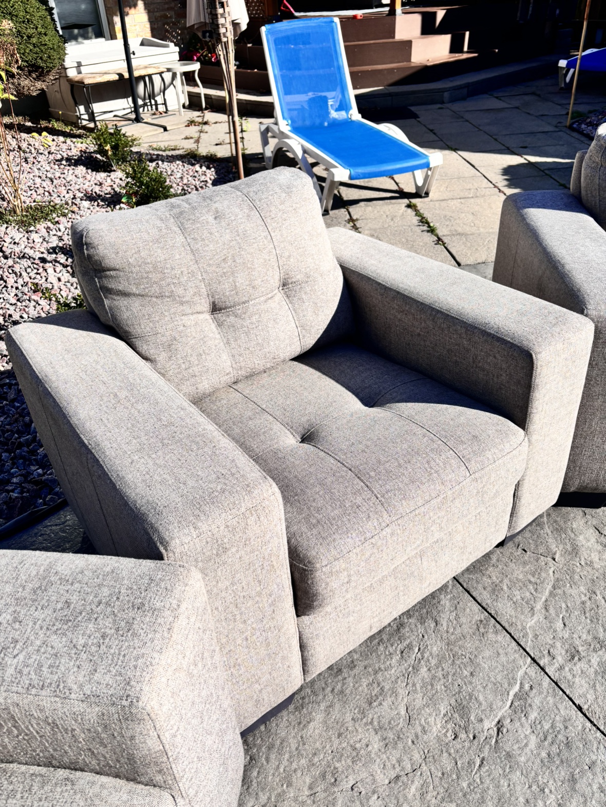 Beautiful three-piece sofa set gray - photo 3