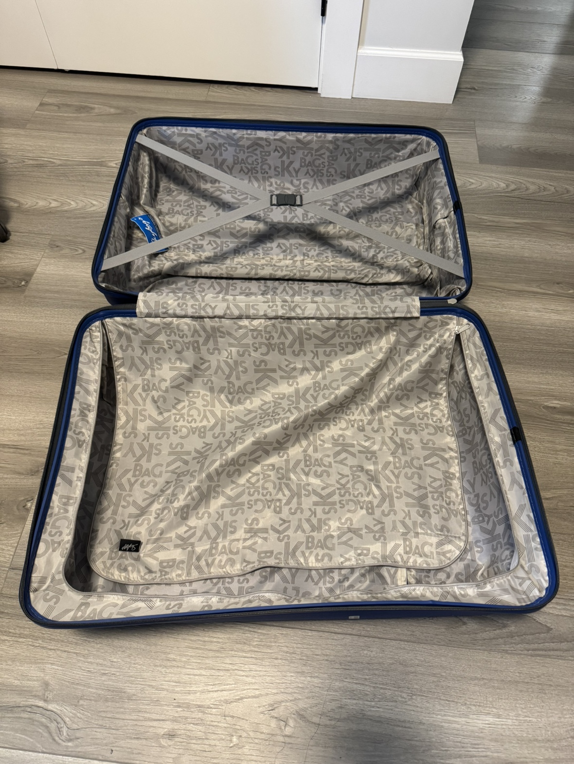 Checked Luggage Piece - photo 4