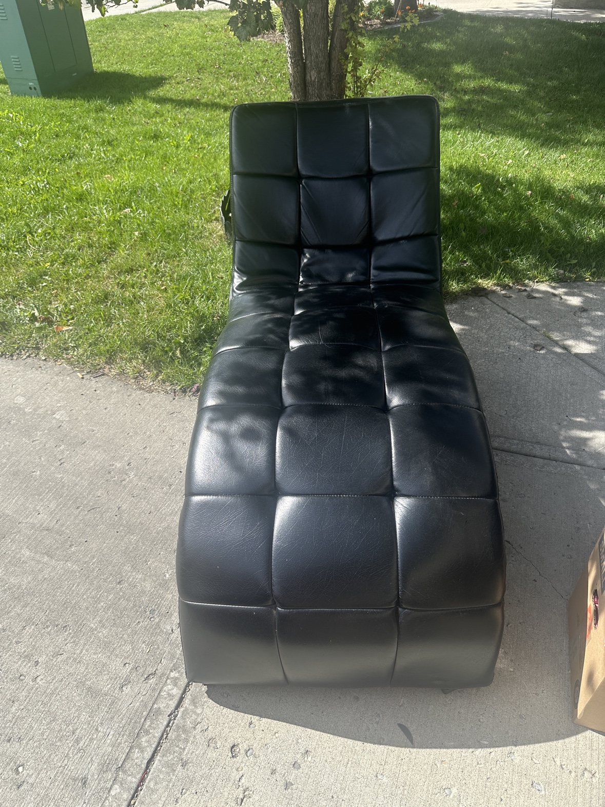 Black Leather Chaise Lounge - photo 2