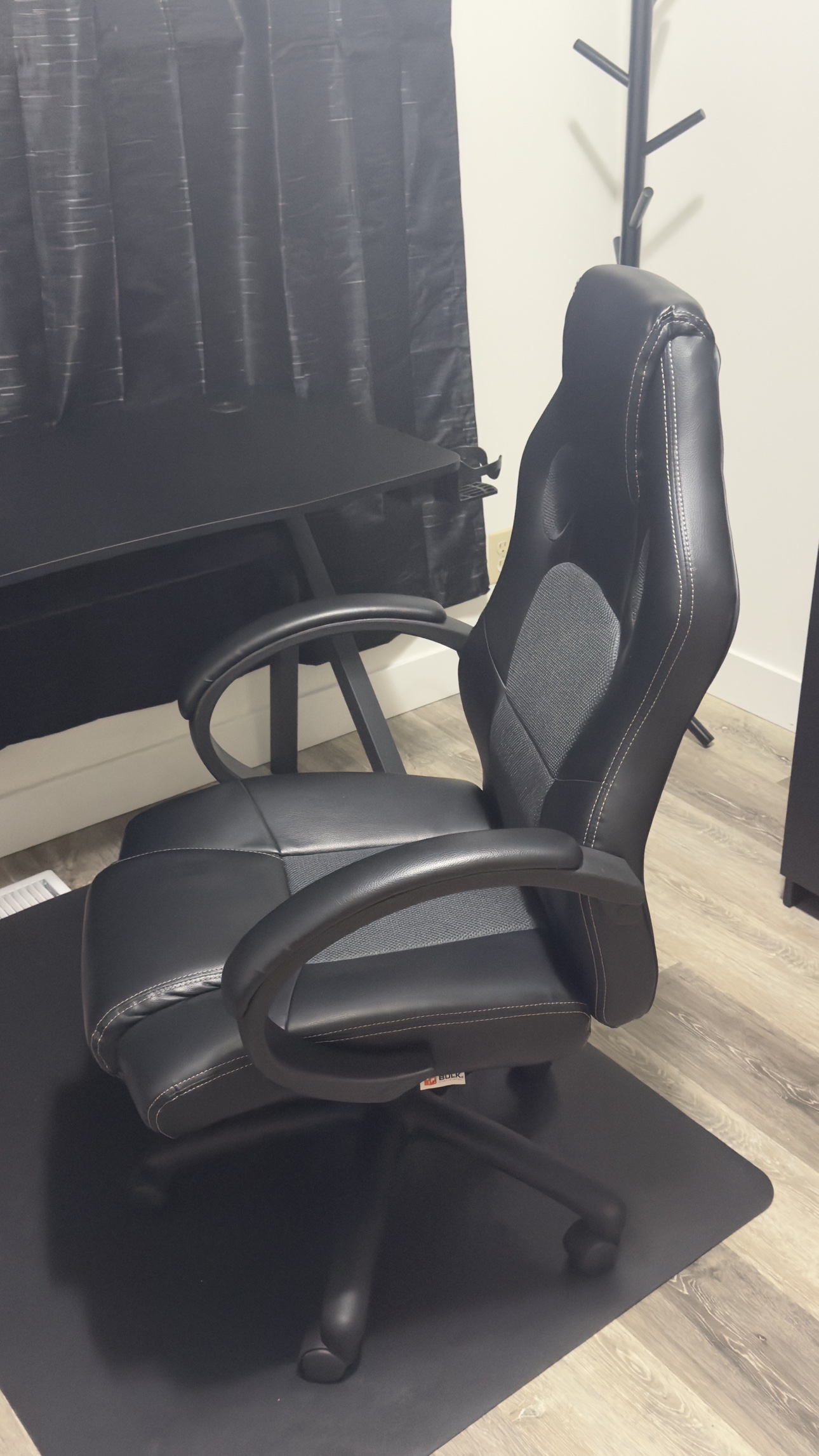 Gaming Desk and Chair - photo 3