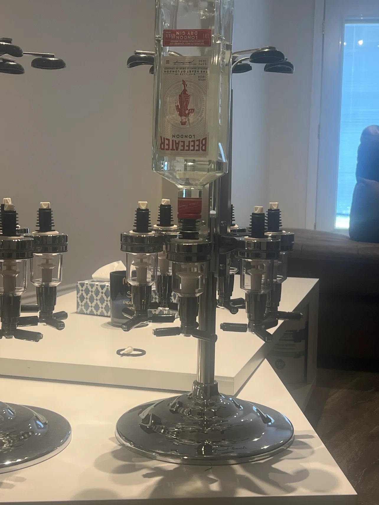 6 Bottle Rotary  Liquor Dispenser image indicator(2)