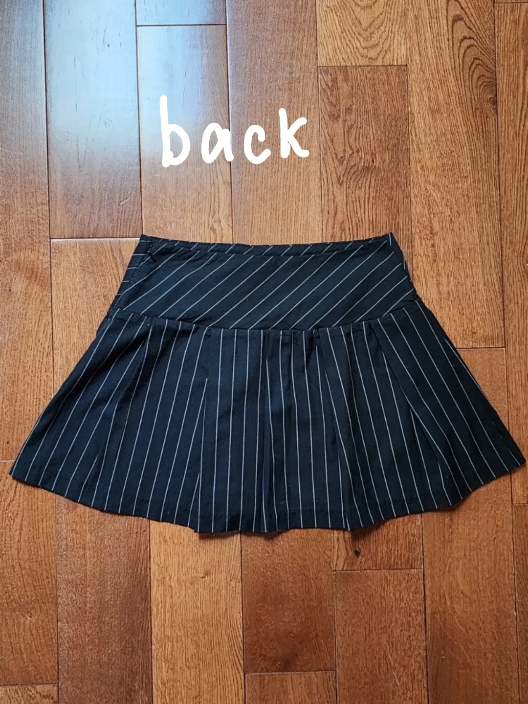 H&M pleated mini skirt image indicator(4)