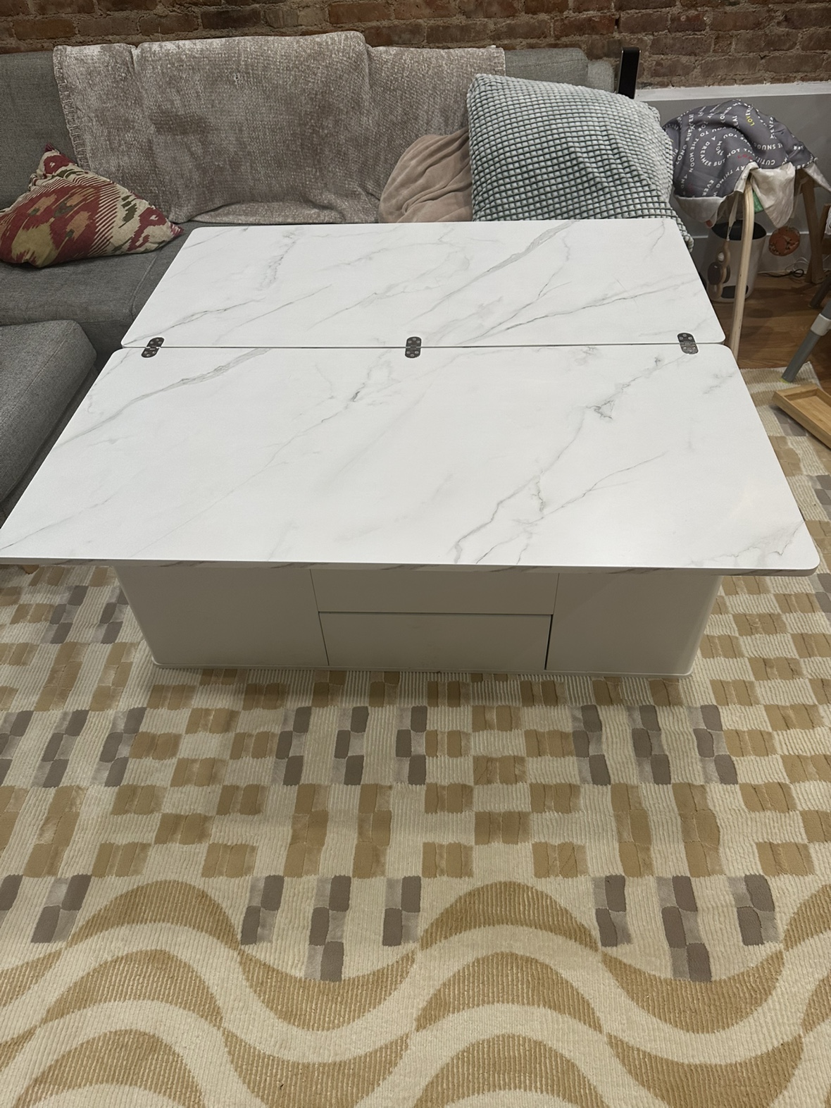 White Wood Lift-top Coffee Table