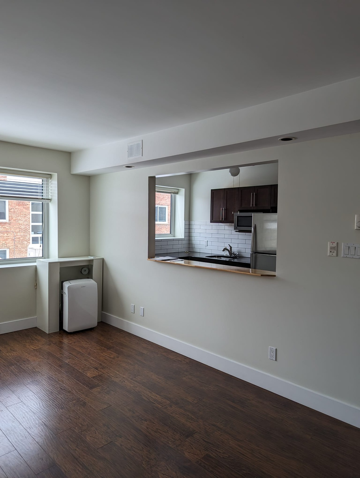1 Bed 1 Bath - Apartment - photo 3