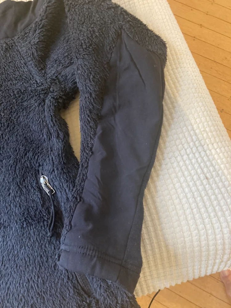 MEC Black Fleece Jacket image indicator(5)