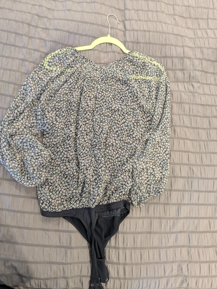 A&F Floral Bodysuit M image indicator(2)