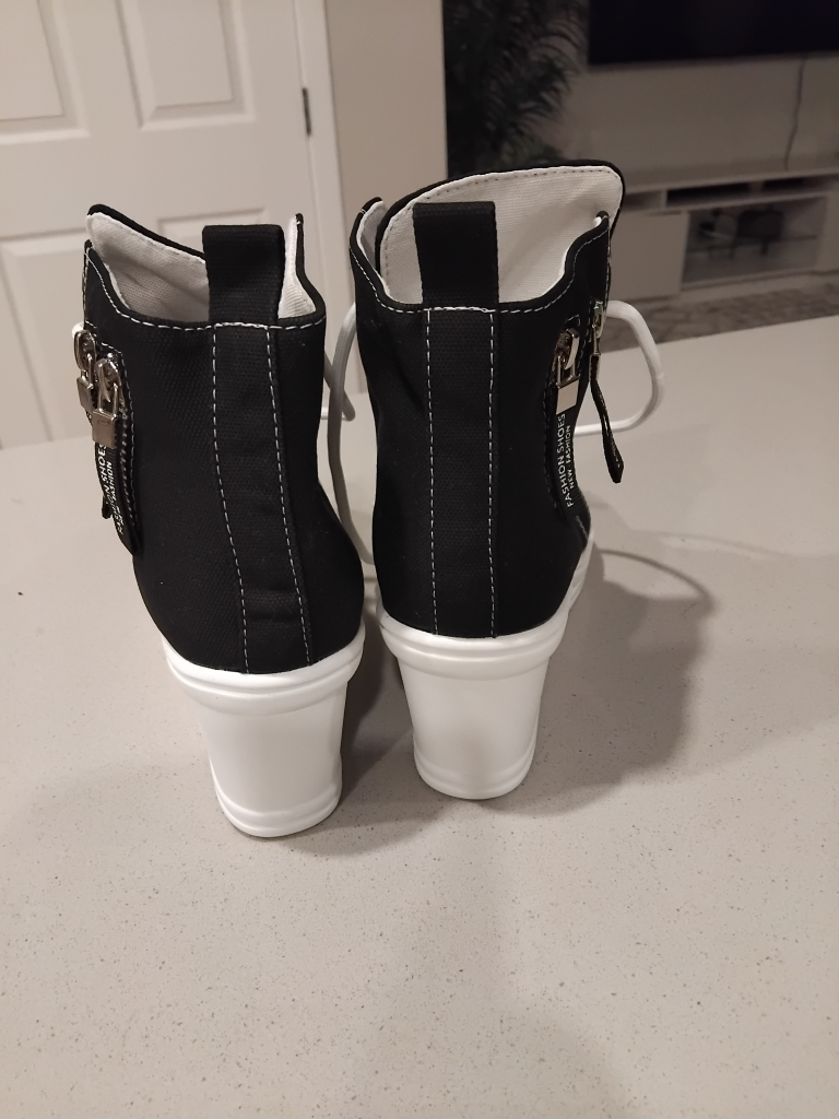 chic woman's canvas ankle boots size 7.5, 8 and 9 - photo 2
