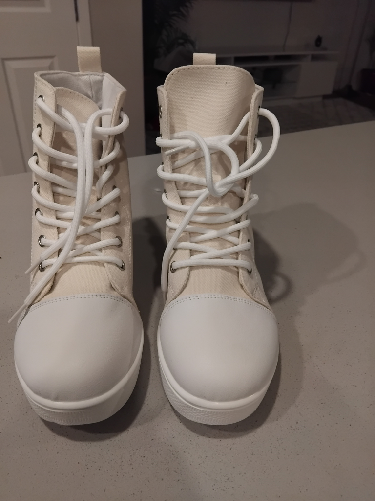 chic woman's canvas ankle boots size 7.5, 8 and 9 - photo 4