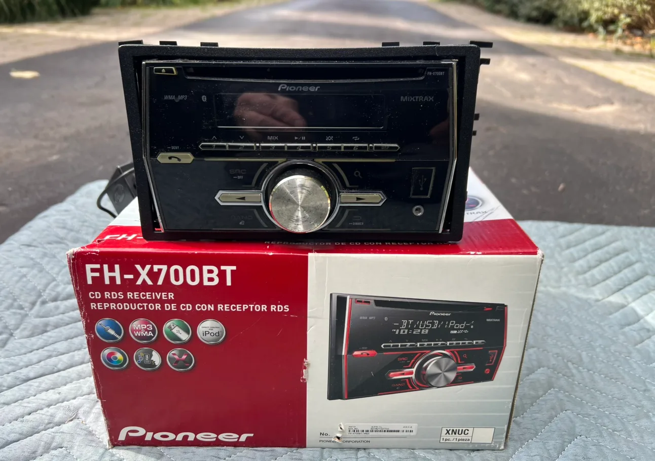 Pioneer FH-X700BT In Dash Radio thumbnail