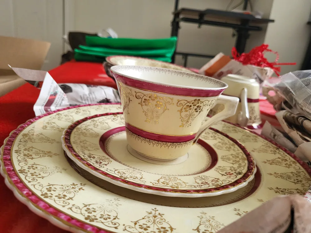 #Freecycle Royal Stafford Dining Set image indicator(2)