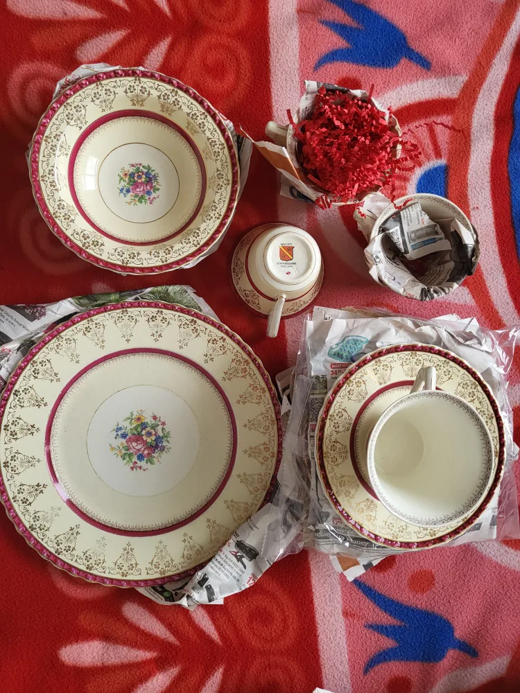 #Freecycle Royal Stafford Dining Set image indicator(3)