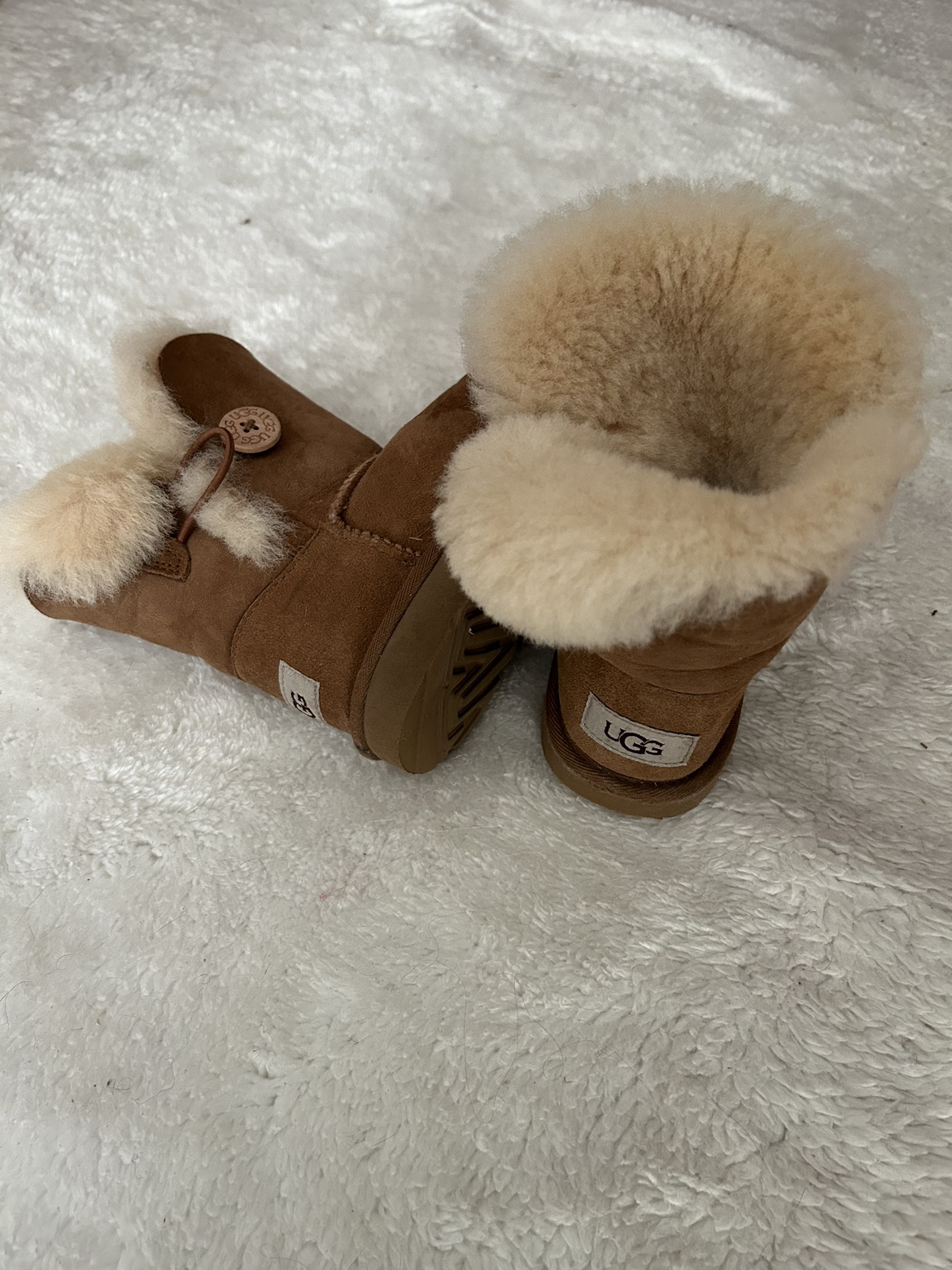 UGG Bailey Button II Kids Boot, Tan Suede & Sheepskin - photo 4