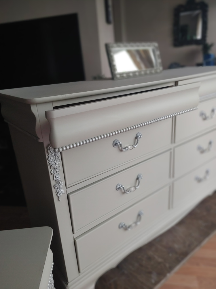 Gorgeous 6 Drawer Dresser and nightstand - photo 2