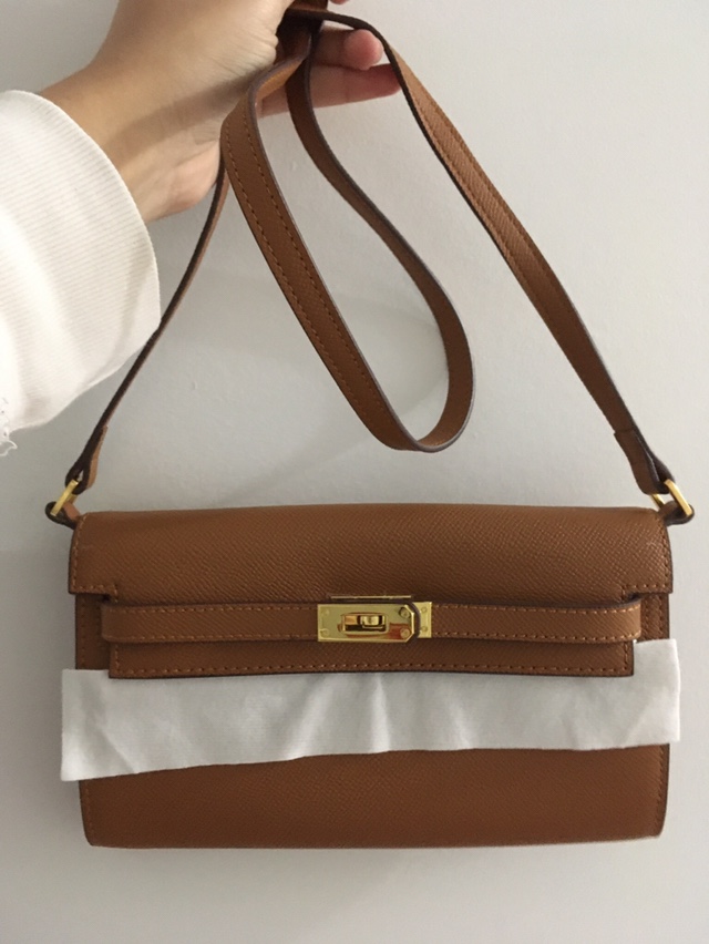 Brown Kelly Wallet on Chain