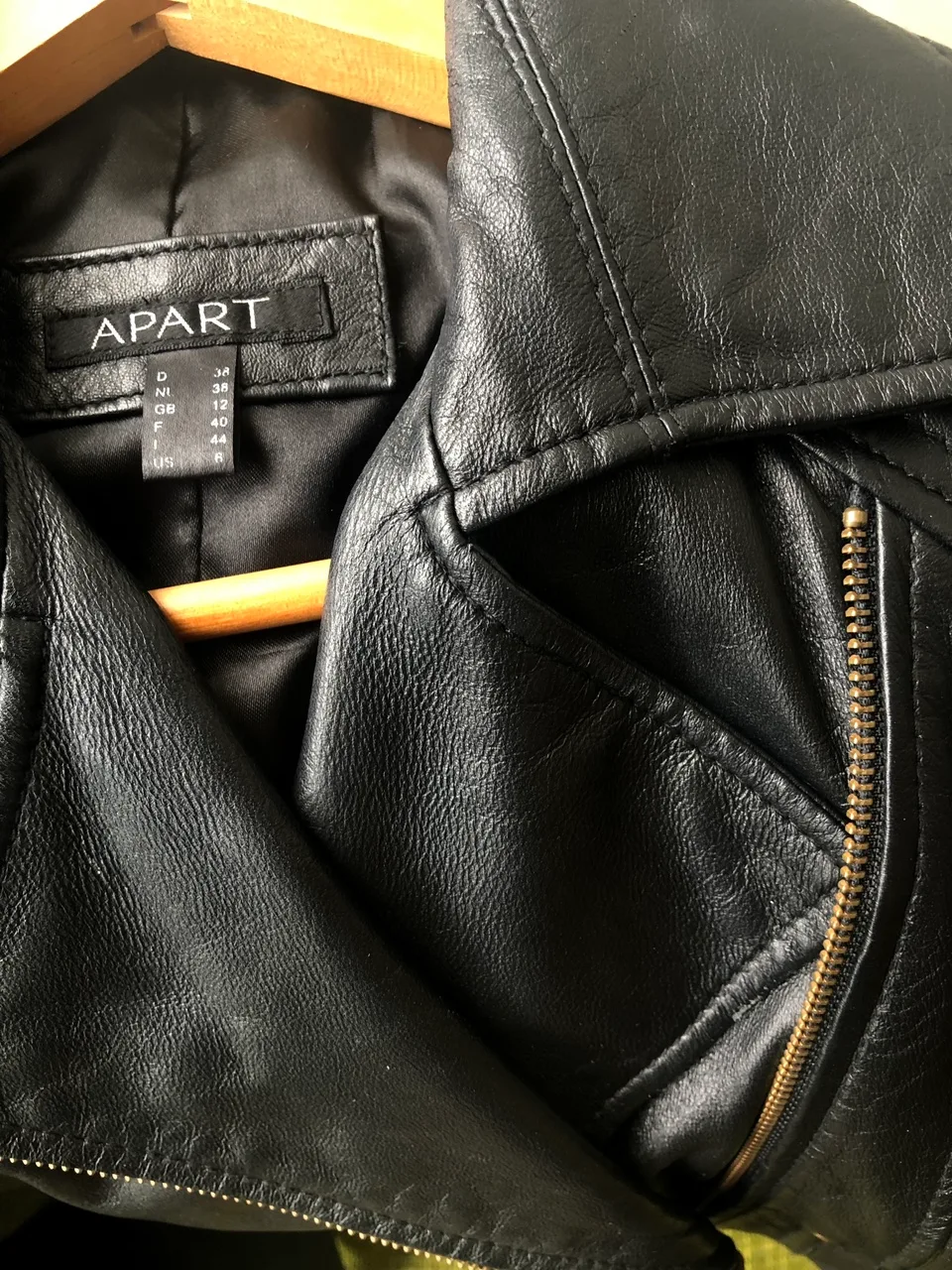 Ladies soft Leather Jacket image indicator(9)